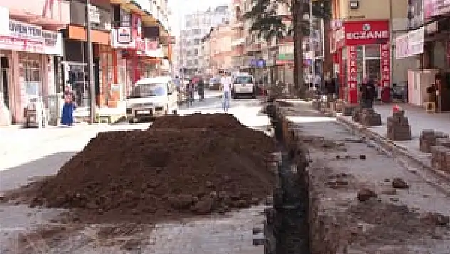  Doğalgaz Çalışmaları Şehrin En İşlek Caddesinde