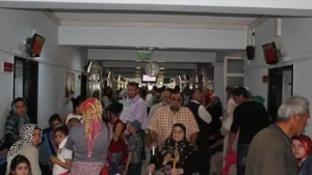  8 AYDIR ÇİVİ BİLE ÇAKILMADI