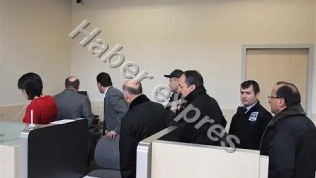 PTTBANK şubesine silahlı maskeli soygun girişimi