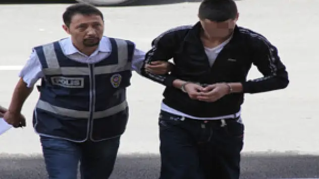 Okul Polisine Direnen 2 Kişi Gözaltına Alındı