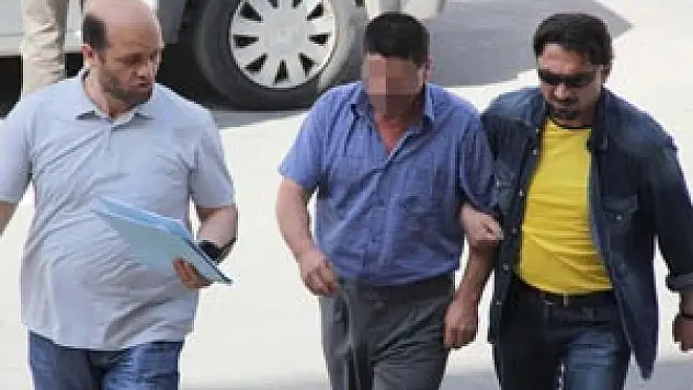 Polis Arabasından Çanta Çaldı