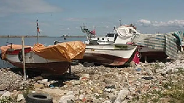 Balıkçılar Bakımsızlık ve Pislikten Şikayetçi