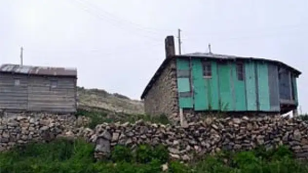 200 Yıllık Yayla Evlerinde Tek Değişen Çatıyı Kapatan Hartaması