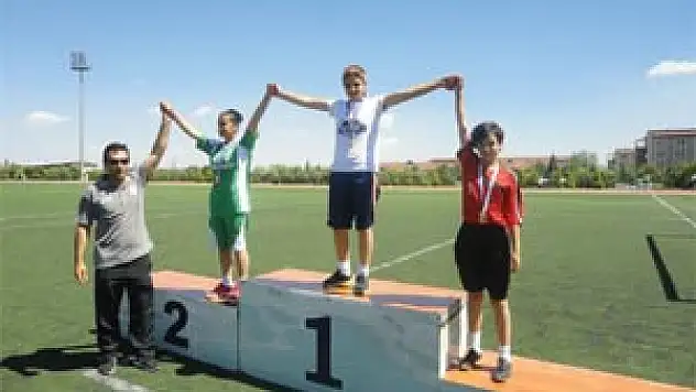Türkiye Şampiyonu Esra'dan Kaymakam Yıldız ve ÇTSO Başkanı Yılmaz'a Ziyaret