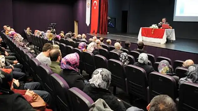 Bayındır'dan konferans