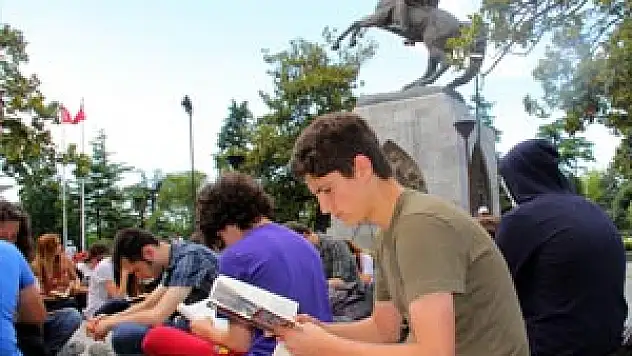 Kitap Okuyarak Destek Verdiler