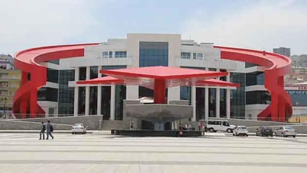  BAŞKAN GENÇ, AY-YILDIZLI HİZMET BİNASINI TANITTI