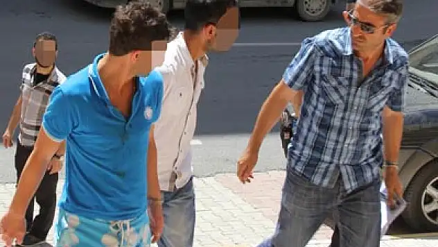   OYUNCAK MAKİNESİNİ KIRMA İDDİASINA 2 GÖZALTI