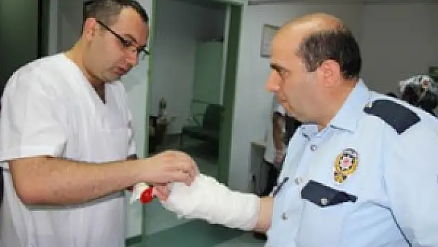  Kavga Ettiği Kişilere Araçla Çarptı: 1'i Polis 3 Yaralı