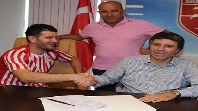 SAMSUNSPOR'DA İLK İMZA CEMİL'DEN