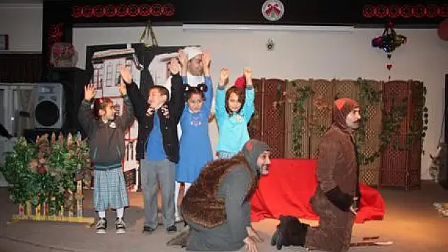 Döşemealtı tiyatro şöleni