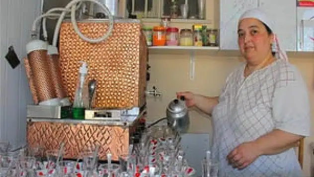  ÇAY OCAĞINA KADIN ELİ DEĞDİ