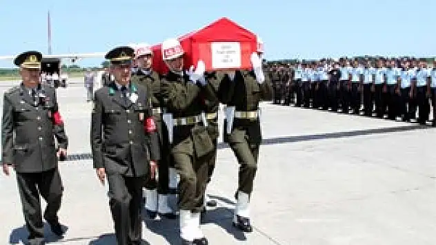  KAZADA ŞEHİT OLAN ASKER TÖRENLE KARŞILANDI