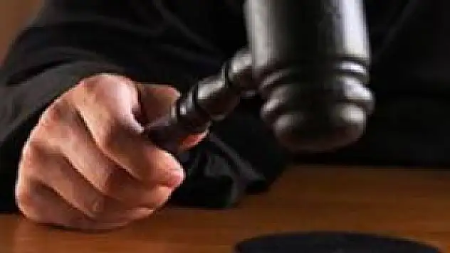 Din dersine dava açtı