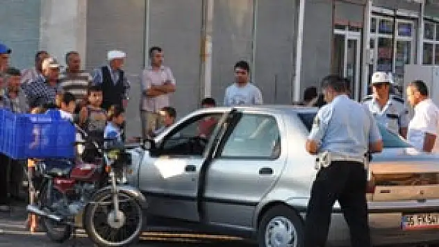  OTOMOBİLLE MOTOSİKLET ÇARPIŞTI: 1 YARALI