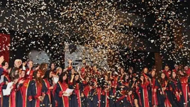 DİŞ HEKİMLİĞİ FAKÜLTESİ 58 MEZUN VERDİ