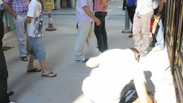 SIKIŞAN YAVRU KEDİ ESNAFI SEFERBER ETTİ