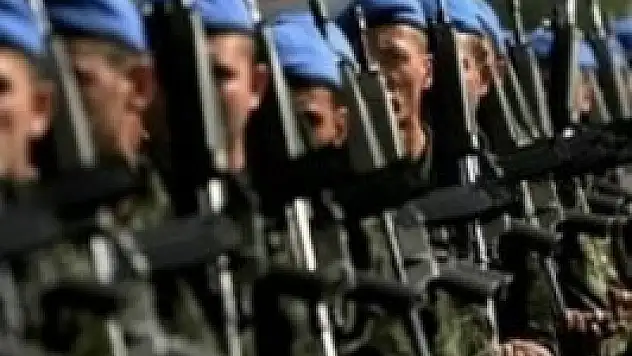 Meclis'te askerlik süresi 9 aya insin teklifi