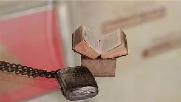 <font style'color: red'><blink>Mikro Kuran-ı Kerim görenleri hayran bırakıyor</blink></font>