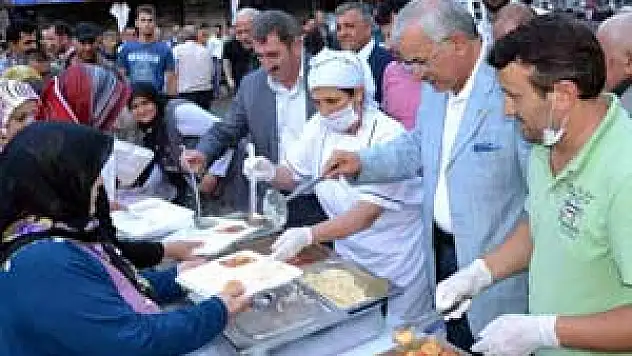 AK PARTİLİLER SALIPAZARI'NDA İFTARDA BULUŞTU