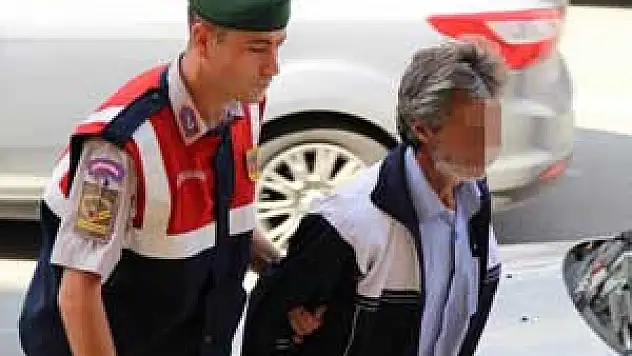 Dedesinin Tarlasına Dişi Hint Keneviri Ekti