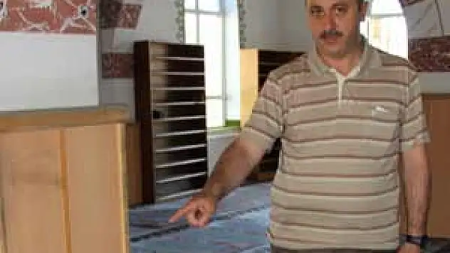 Camiden  İçinde 40 Lira Olan Kasa Çalındı