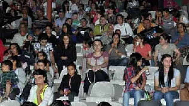 FERHAT GÖÇER AŞKI İFTARI STATTA YAPTIRDI