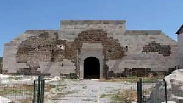 800 YILLIK TARİHİ HAN MENEMENCİ OLUYOR