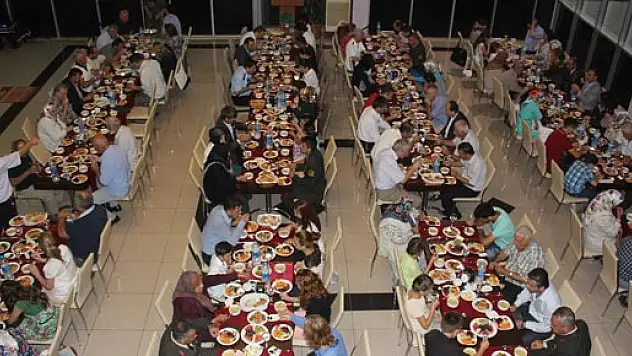 GAZİ VE ŞEHİT YAKINLARI İFTARDA BİR ARAYA GELDİ