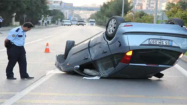 SAMSUN'DA OTOMOBİL TAKLA ATTI: 2 YARALI