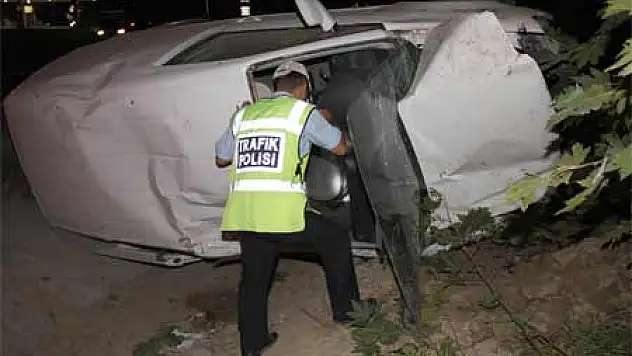 KAMYONET SU KANALINA YUVARLANDI: 1 YARALI