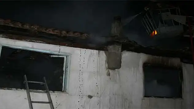 ÇARŞAMBA'DA BİR EVDE ÇIKAN YANGIN'DA MADDİ HASAR OLUŞTU...