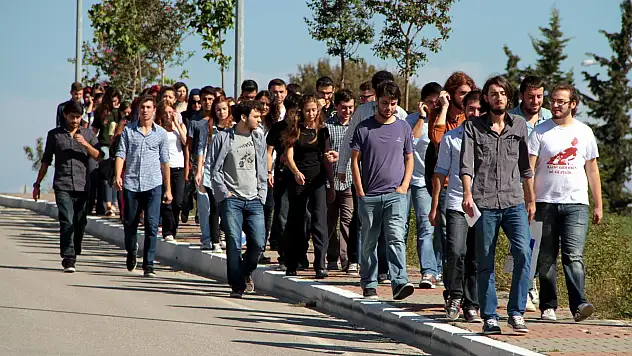  EYLEME GİTTİLER, SEVİNÇLİ HABERİ ALDILAR 