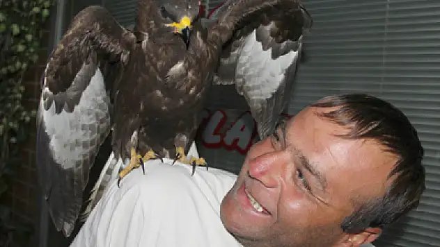 Bulduğu Şahine Sahip Çıktı