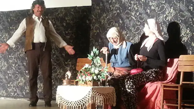 ADD' DEN TİYATRO GÖSTERİSİNE YOĞUN İLGİ