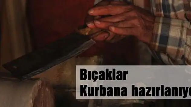 80'lik Usta Bıçakları Kurban İçin Hazırlıyor