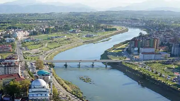 ÇARŞAMBA KÖPRÜ VE YOLLARLA GELİŞİYOR