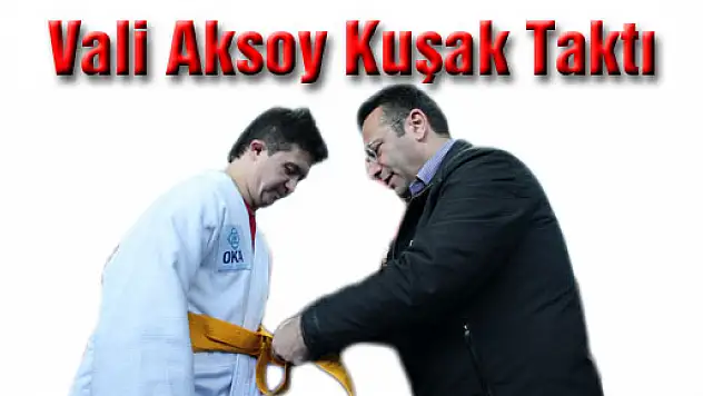 Vali Aksoy, Siyah Kuşak Taktı