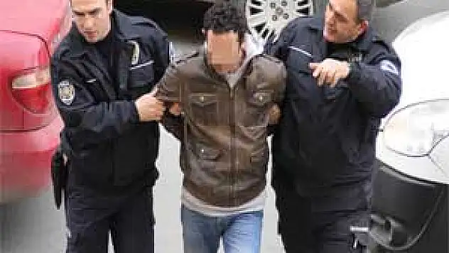 Tutuklanan Eski Futbolcu Adliyeden Kaçtı