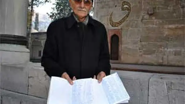 Emekli müezzinin ilginç kayıt defteri