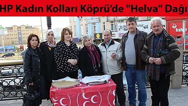 MHP Kadın Kolları Köprü'de 'Helva' Dağıttı