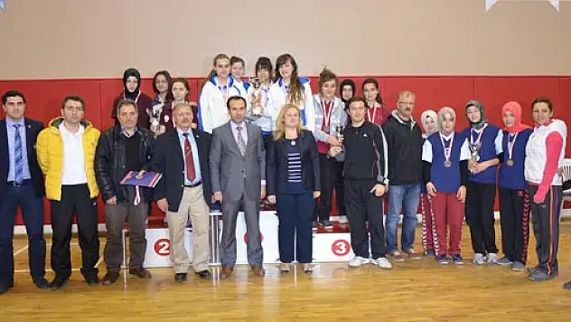 ALİ FUAT BAŞGİL ANADOLU LİSESİ TÜRKİYE GRUP FİNALLERİ'NDE