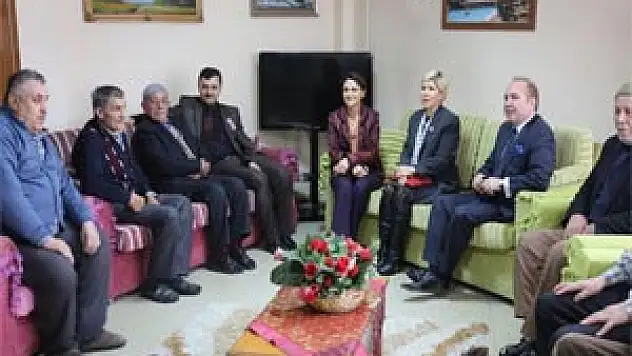 Hülya Aksoy, Huzurevi Sakinlerinin Gönlünü Kazandı