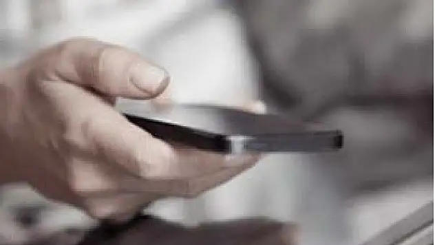 Telefon satışları yarı yarıya düştü