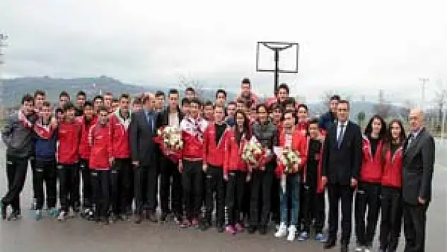 Samsunsporlu Futbolcular Öğrencilerle Buluştu