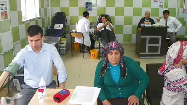 Gülören YİBO Ortaokulunda Rekor Kan Bağışı