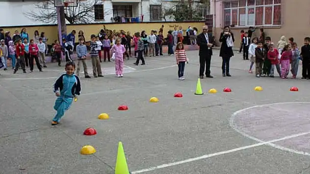 NURİ PAMİR İLKOKULU'NDA GELENEKSEL ÇOCUK OYUNLARI ŞENLİĞİ