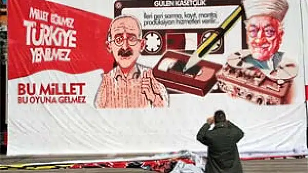Miting Alanında İlginç Pankartlar