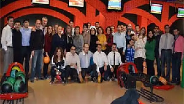 SAMSUN VALİLİĞİ ÇALIŞANLARI PİAZZA'DA BOWLİNG TURNUVASINA KATILDI