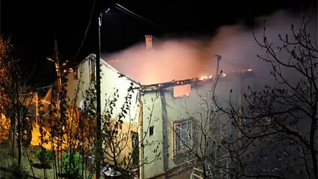 Bekçiliğini Yaptığı Ev Yanınca Ağladı